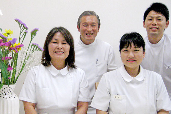 下田整骨院スタッフ集合写真
